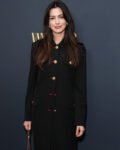 Anne-Hathaway-The-Apprentice-Premiere-Black-Coat.jpg