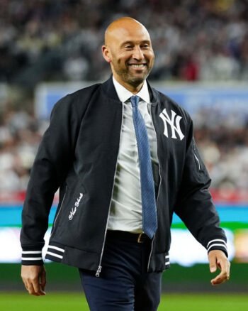 Derek-Jeter-New-York-Yankees-Jacket.jpg