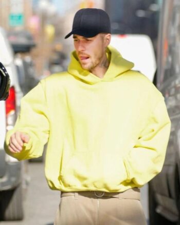 Justin-Bieber-2025-NYC-Yellow-Hoodie.jpg