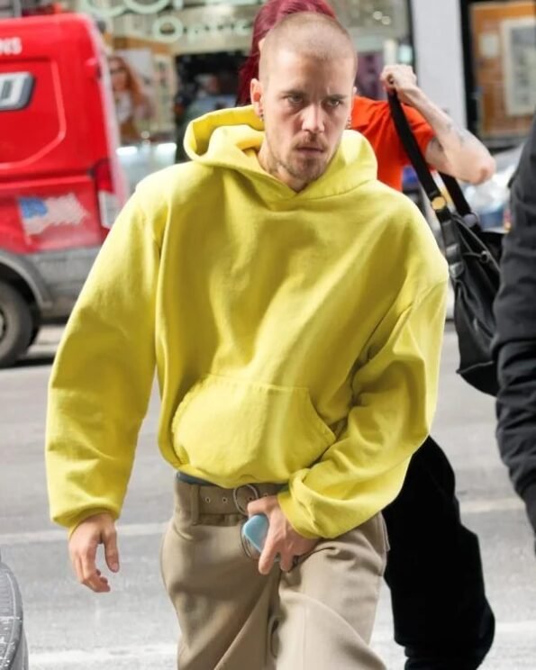 Justin-Bieber-2025-NYC-Yellow-Hoodie1.jpg