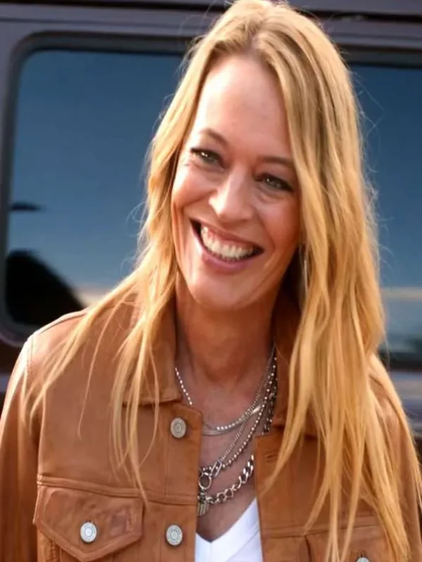Tara-Cole-Leverage-Redemption-S03-Brown-Jacket2.webp
