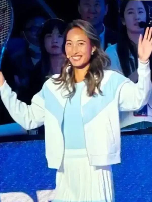 China-Open-2025-Zheng-Qinwen-Jacket1.jpg China-Open-2025-Zheng-Qinwen-Jacket1.jpg