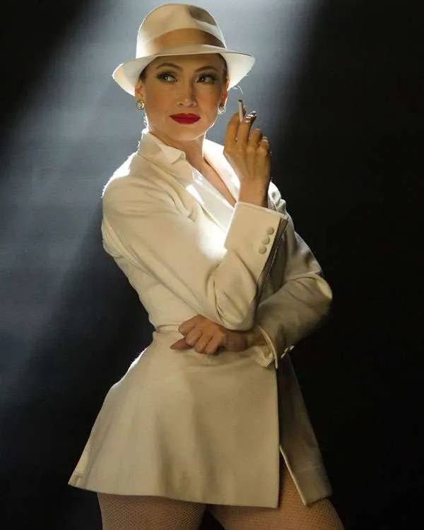 Kiss-of-the-Spider-Woman-Jennifer-Lopez-White-Blazer.jpg Kiss-of-the-Spider-Woman-Jennifer-Lopez-White-Blazer.jpg