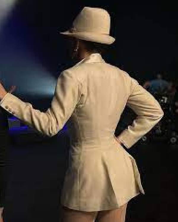 Kiss-of-the-Spider-Woman-Jennifer-Lopez-White-Blazer2.jpg Kiss-of-the-Spider-Woman-Jennifer-Lopez-White-Blazer2.jpg