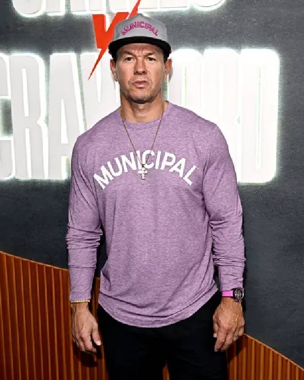 Mark-Wahlberg-Attends-Netflix-Canelo-v-Crawford-Fight-Sweatshirt.jpg Mark-Wahlberg-Attends-Netflix-Canelo-v-Crawford-Fight-Sweatshirt.jpg