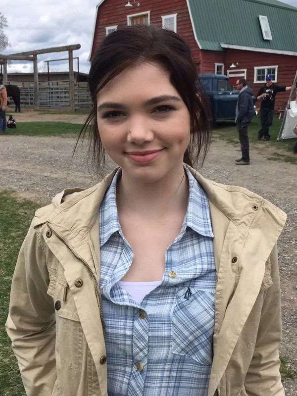 Alisha-Newton-Heartland-Beige-Cotton-Jacket2.webp Alisha-Newton-Heartland-Beige-Cotton-Jacket2.webp