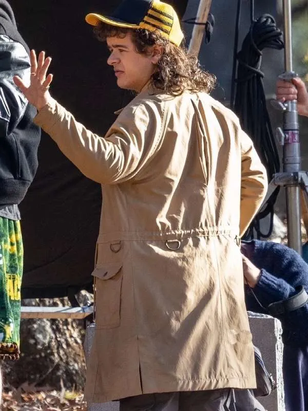 Dustin-Henderson-Stranger-Things-S05-Brown-Jacket3.webp Dustin-Henderson-Stranger-Things-S05-Brown-Jacket3.webp