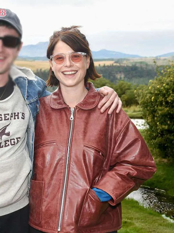 Jessie-Buckley-Hamnet-Movie-Event-2025-Leather-Jacket.webp Jessie-Buckley-Hamnet-Movie-Event-2025-Leather-Jacket.webp