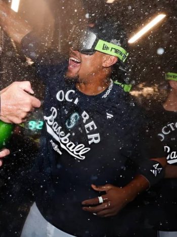 Mariners-Win-2025-AL-West-Division-Team-Tee.jpg