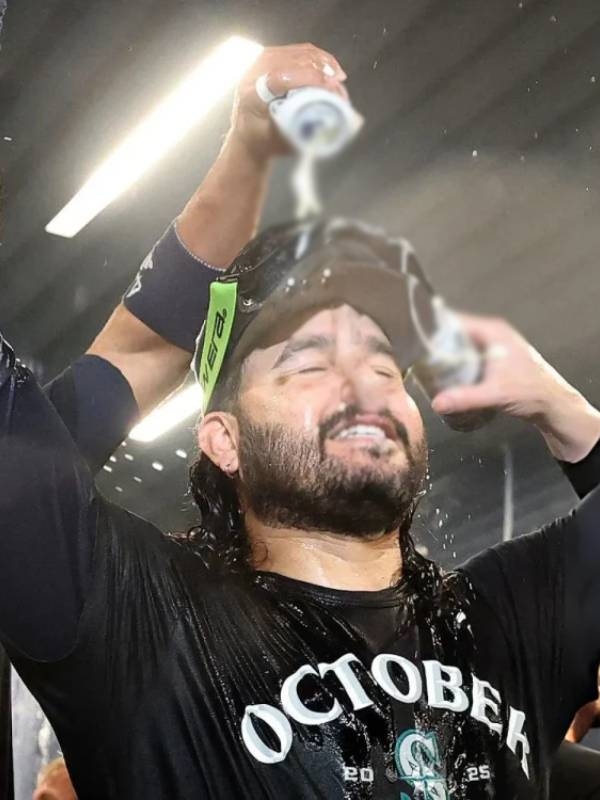 Mariners-Win-2025-AL-West-Division-Team-Tee2.jpg Mariners-Win-2025-AL-West-Division-Team-Tee2.jpg