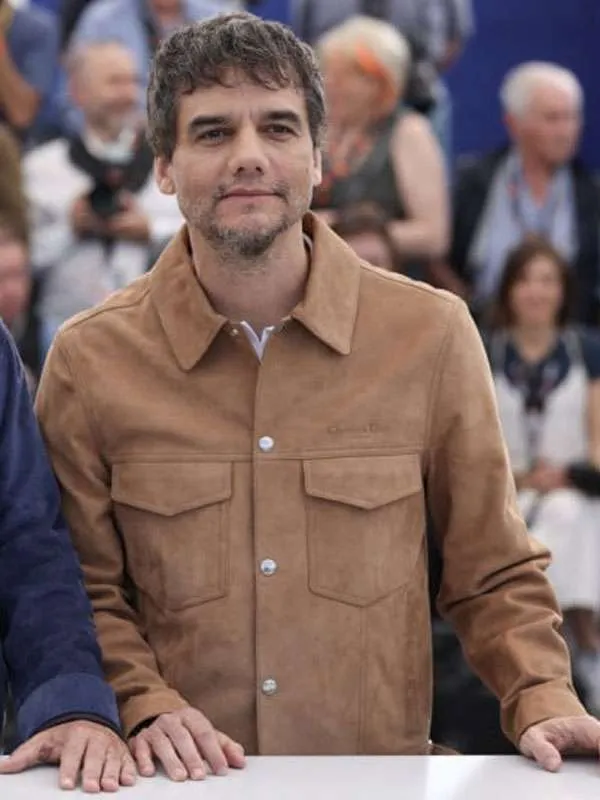 Wagner-Moura-The-Secret-Agent-Brown-Suede-Leather-Jacket1.webp Wagner-Moura-The-Secret-Agent-Brown-Suede-Leather-Jacket1.webp