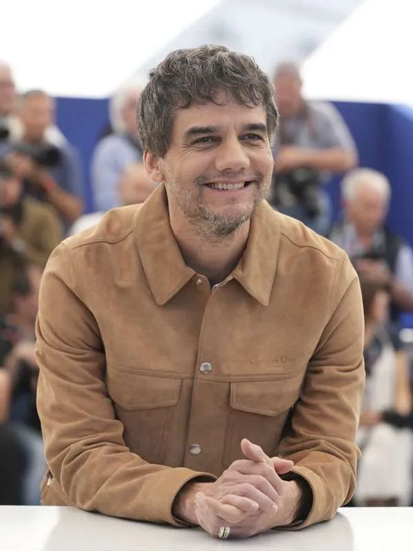 Wagner-Moura-The-Secret-Agent-Brown-Suede-Leather-Jacket2.webp Wagner-Moura-The-Secret-Agent-Brown-Suede-Leather-Jacket2.webp