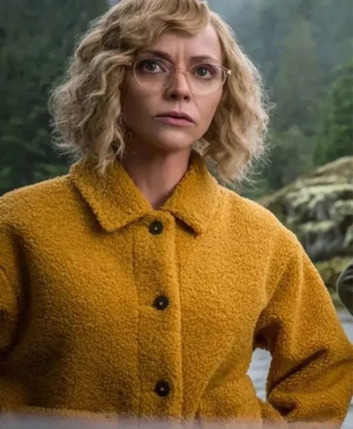 Yellowjackets-S02-Christina-Ricci-Yellow-Jacket1.webp Yellowjackets-S02-Christina-Ricci-Yellow-Jacket1.webp