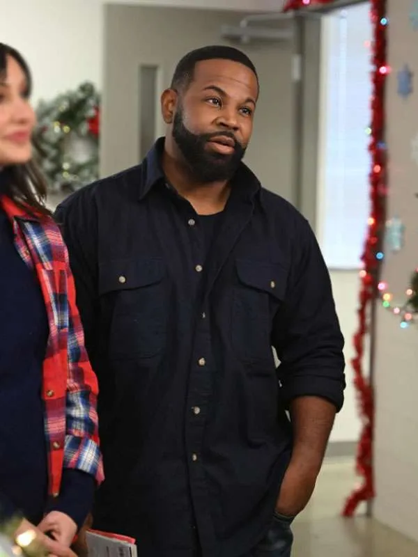 Peter-Johnson-A-Royal-Christmas-Tail-Black-Jacket.webp Peter-Johnson-A-Royal-Christmas-Tail-Black-Jacket.webp