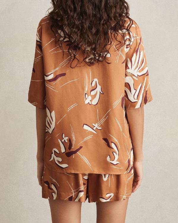 The-Neighborhood-Tichina-Arnold-Orange-Floral-Print-Shirt4.jpg The-Neighborhood-Tichina-Arnold-Orange-Floral-Print-Shirt4.jpg