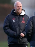 Arne-Slot-Team-Training-Session-2025-LFC-Puffer-Jacket.webp
