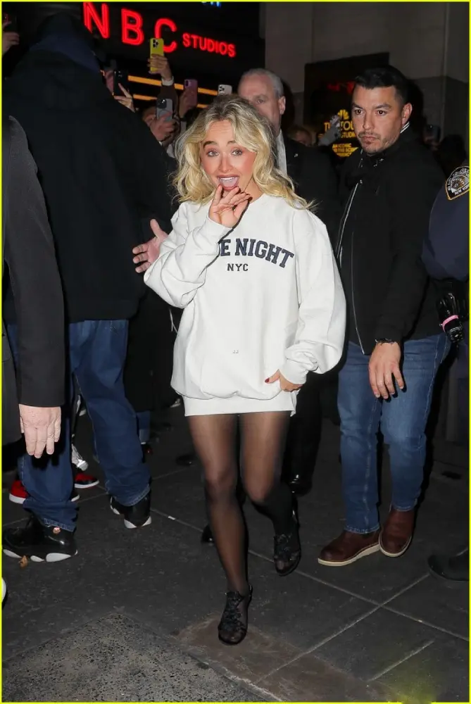 Sabrina-Carpenter-Late-Night-NYC-Sweatshirt1.webp Sabrina-Carpenter-Late-Night-NYC-Sweatshirt1.webp
