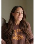 Fixer-Upper-Colorado-Mountain-House-S01-Joanna-Gaine-Brown-The-Great-Sweatshirt.jpg