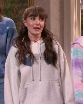 Saturday-Night-Live-S51-Chloe-Fineman-Heart-Sweater.jpg