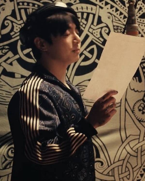 BTS-The-Return-Jung-Kook-Tracksuit.jpg BTS-The-Return-Jung-Kook-Tracksuit.jpg