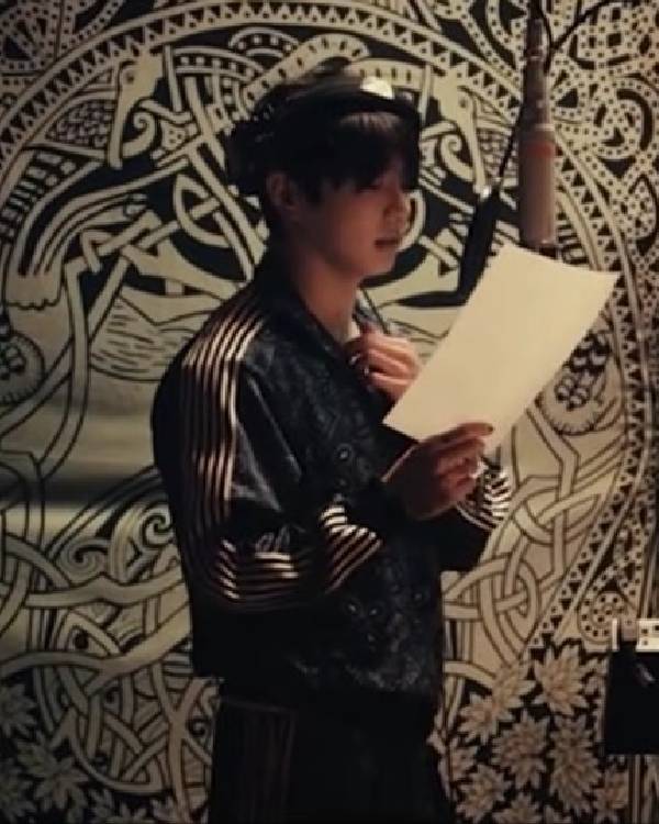 BTS-The-Return-Jung-Kook-Tracksuit1.jpg BTS-The-Return-Jung-Kook-Tracksuit1.jpg