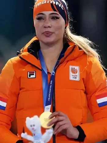 Jutta-Leerdam-Olympic-2026-Orange-Puffer-Jacket1.webp